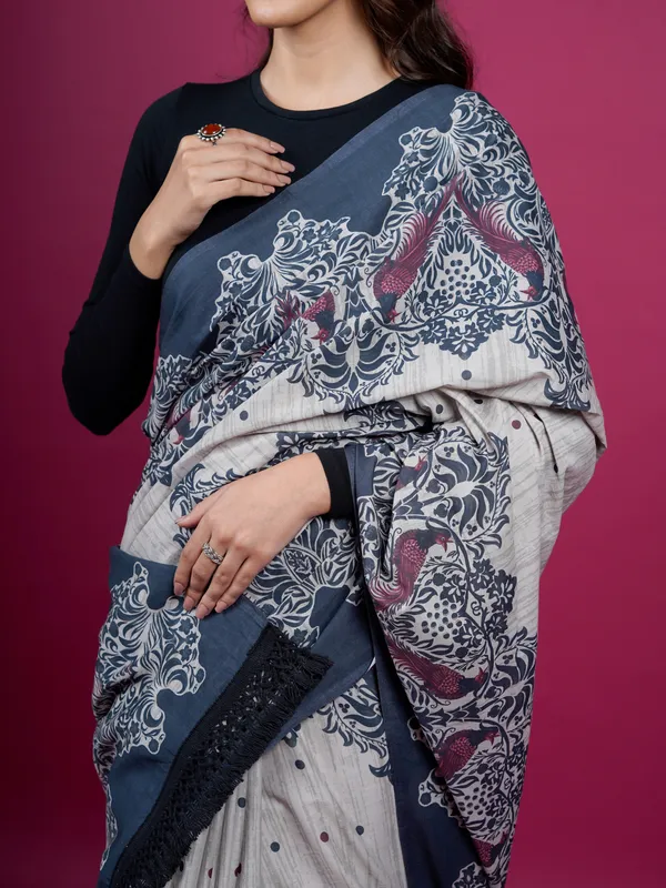 Grey_Ethnic_Motifs_Printed_Pure_Cotton_Saree_For_Women
