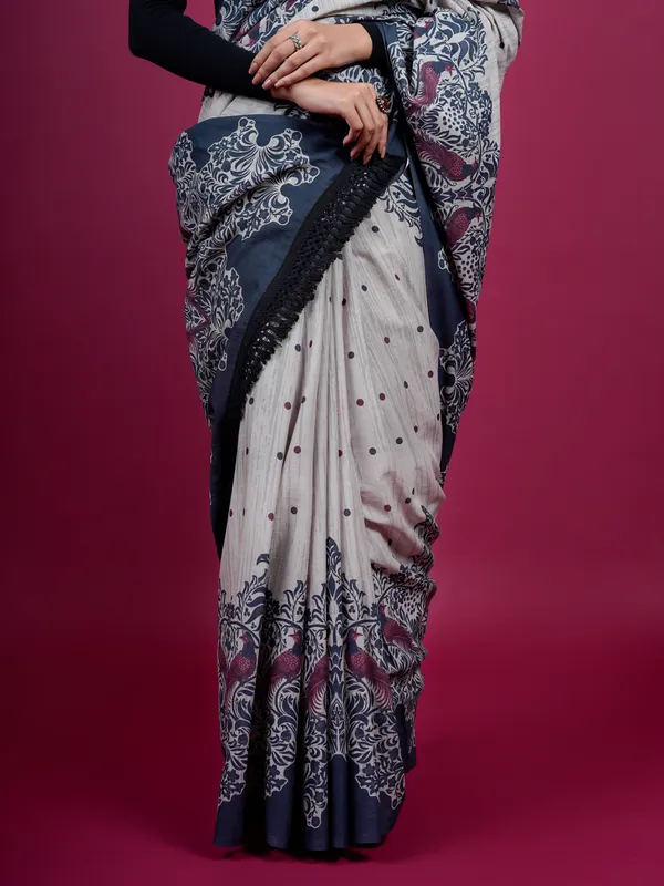 Grey_Ethnic_Motifs_Printed_Pure_Cotton_Saree_For_Women