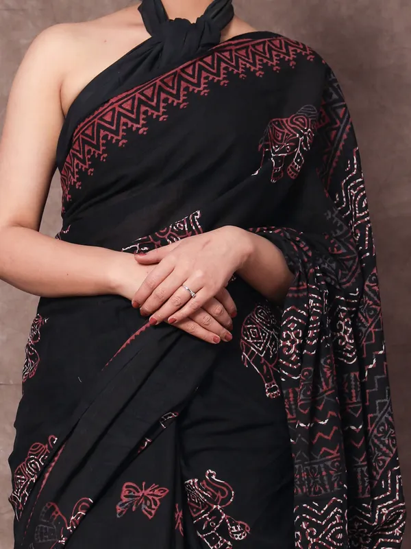 Black_&_Pink_Ethnic_Motifs_Pure_Cotton_Saree_For_Women
