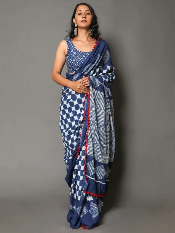Blue_&_White_Checked_Pure_Cotton_Saree_For_Women