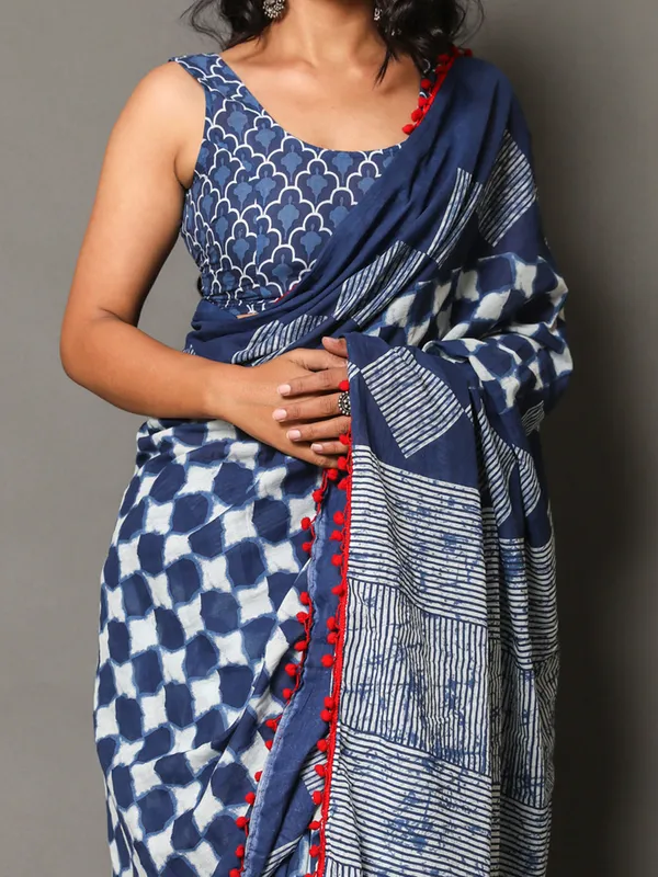 Blue_&_White_Checked_Pure_Cotton_Saree_For_Women