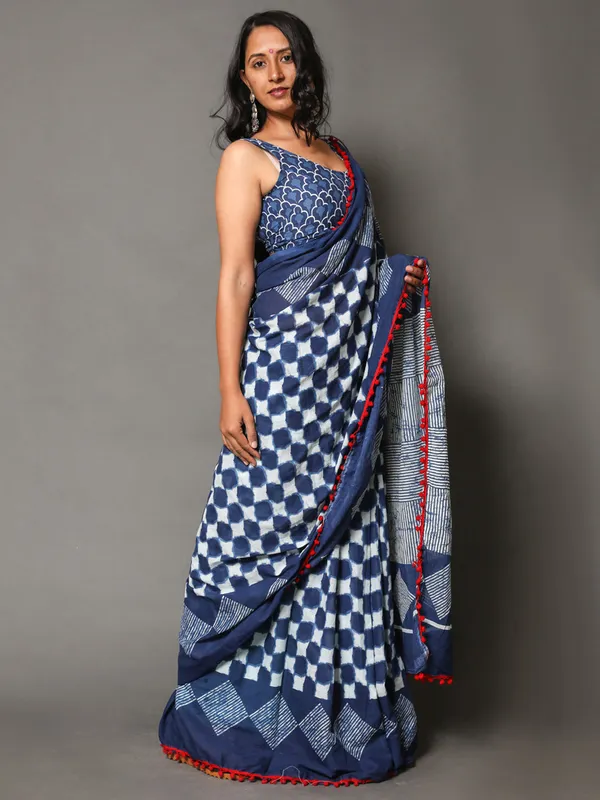 Blue_&_White_Checked_Pure_Cotton_Saree_For_Women