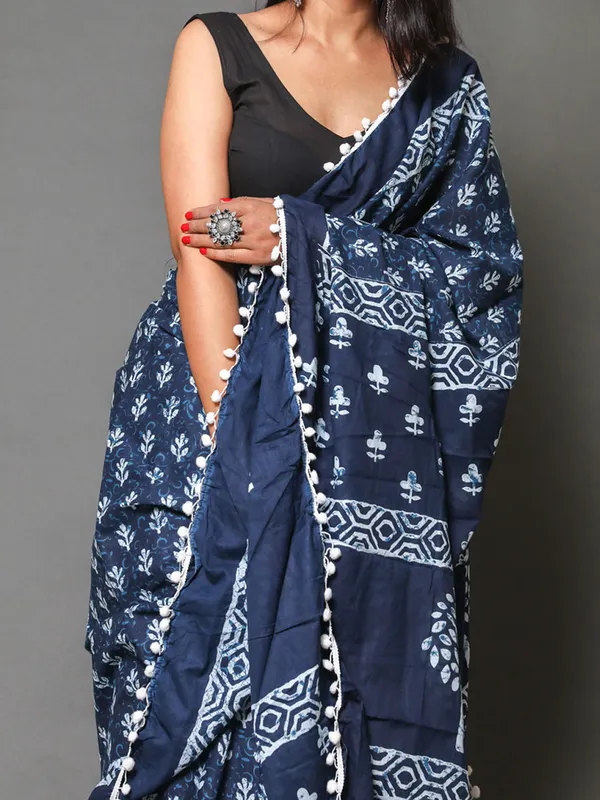 Blue_&_White_Ethnic_Motifs_Pure_Cotton_Saree_For_Women