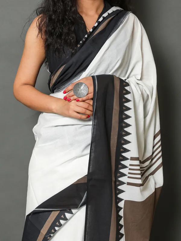 White_Women_White_&_Black_Pure_Cotton_Saree_For_Women