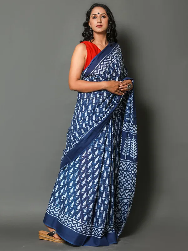 Blue_&_White_Ethnic_Motifs_Printed_Pure_Cotton_Saree_For_Women