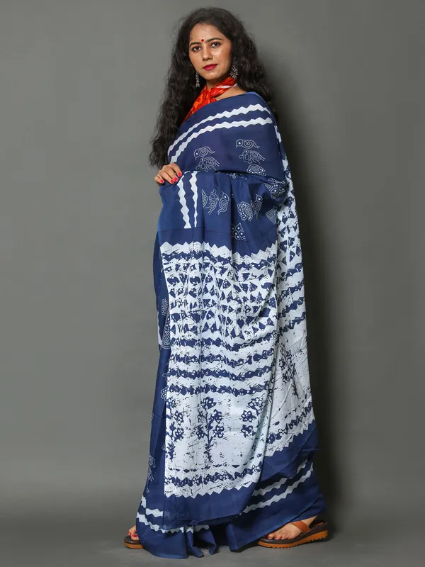 Navy_Blue_Navy_Blue_&_White_Ethnic_Motifs_Printed_Pure_Cotton_Saree_For_Women