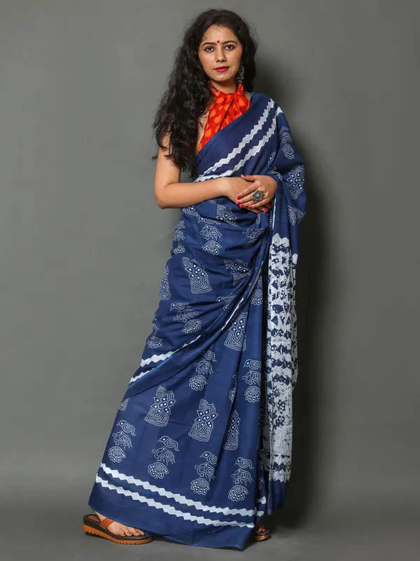 Navy_Blue_Navy_Blue_&_White_Ethnic_Motifs_Printed_Pure_Cotton_Saree_For_Women