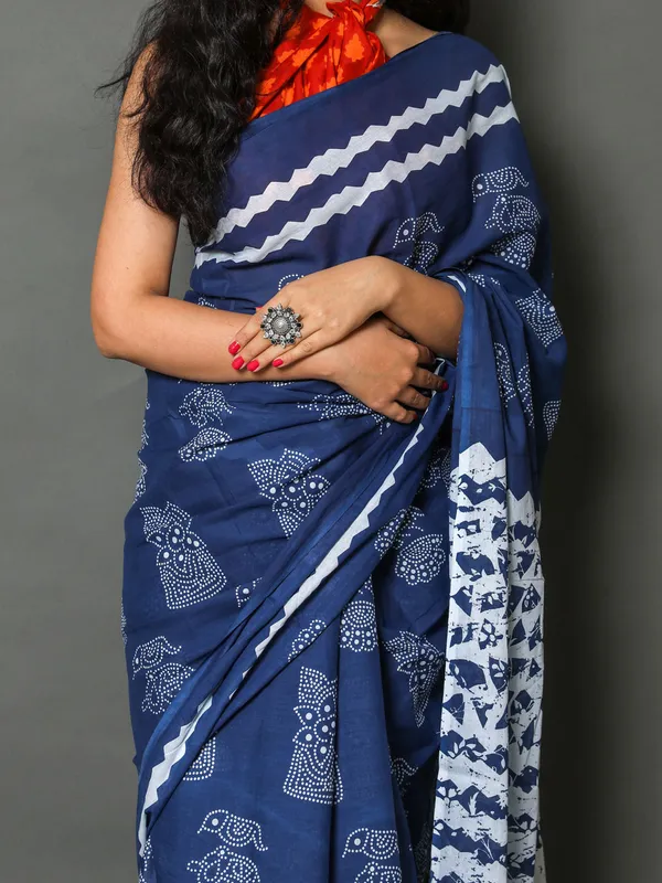 Navy_Blue_Navy_Blue_&_White_Ethnic_Motifs_Printed_Pure_Cotton_Saree_For_Women