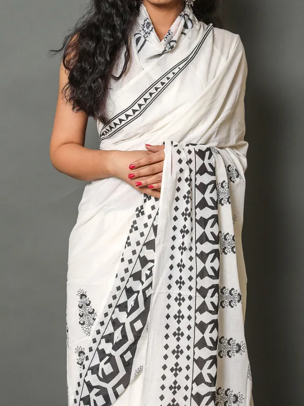 White_&_Black_Floral_Printed_Pure_Cotton_Saree_For_Women