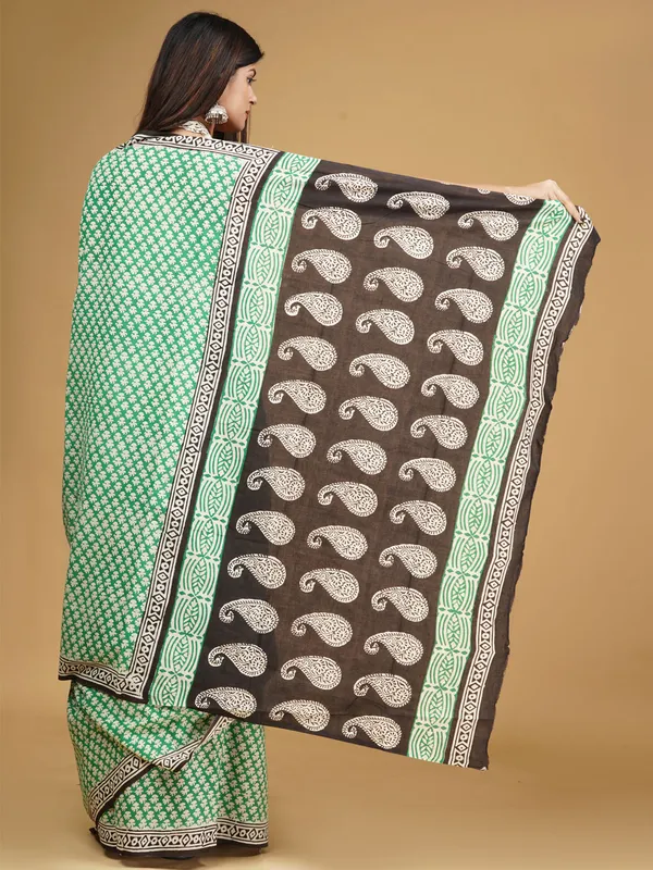 Green_&_Beige_Ethnic_Motifs_Pure_Cotton_Block_Print_Saree_For_Women