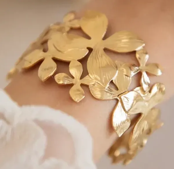 Gold-Toned_Floral_Statement_Brancelet