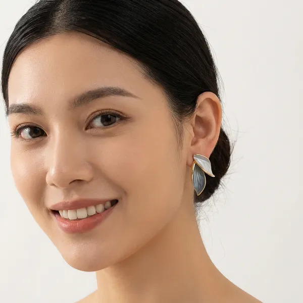 Dual-Tone_Leaf-Shaped_Stud_Earrings