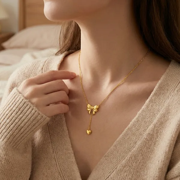Elegant_Gold-Toned_Bow_Pendant_Necklace_With_Heart_Charm