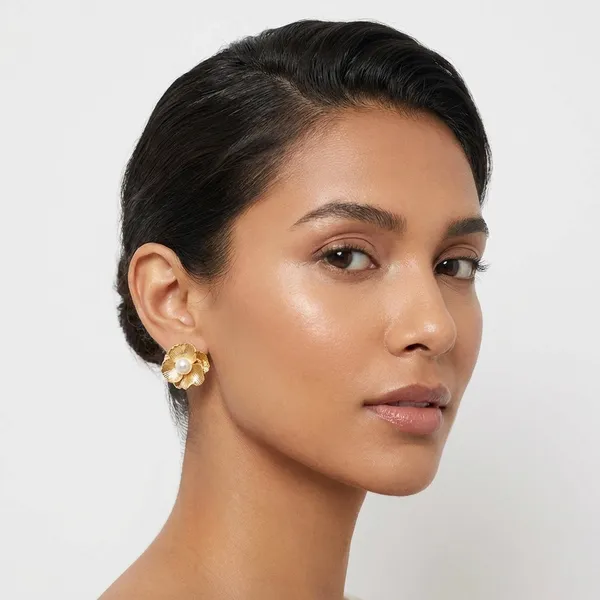 Gold-Toned_Flower_Stud_Earrings_With_Pearl_Center