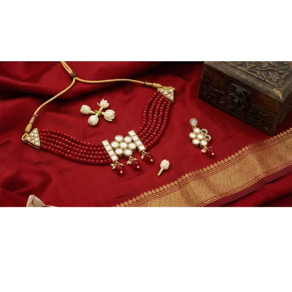 Traditional_Red_Beaded_Choker_Necklace_With_Kundan_Pendant_And_Matching_Earrings_Set