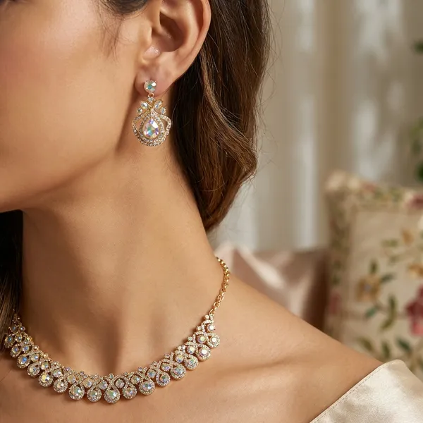 Golden_Crystal_Bridal_Choker_Necklace_Set_With_Earrings_And_Maang_Tikka