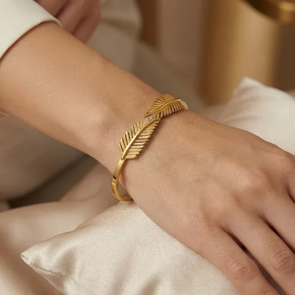 Gold_Toned_Stainless_Steel_Feather_Design_Bracelet
