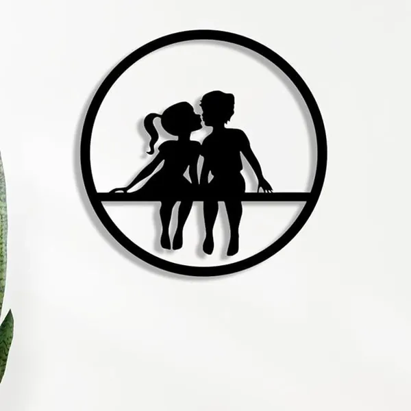 Silhouette_Kids_Kissing_Wall_Art_-_Circle_Frame_Metal_Wall_Decor