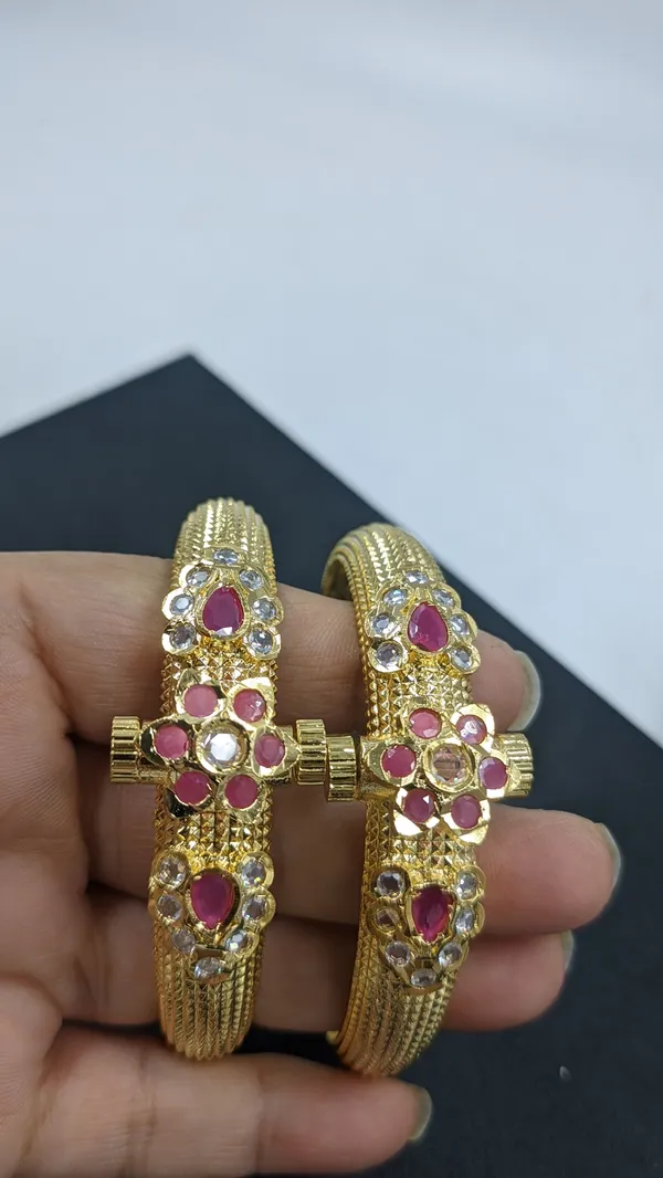 Traditional_Ruby_Premium_Kada_Set_For_Women