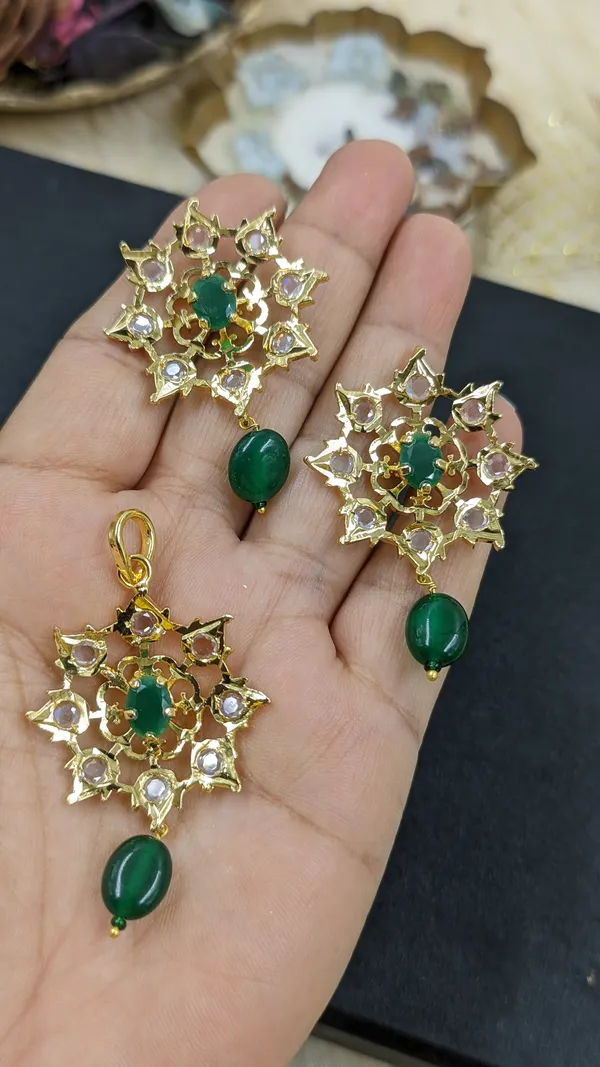 Karanphool_Green_Premium_Pendant_Set_For_Women