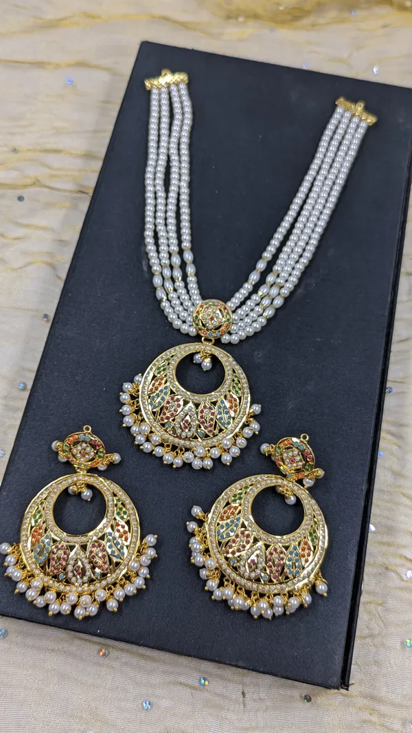 Kiran_Chandbali_Navratan_Necklace_Set