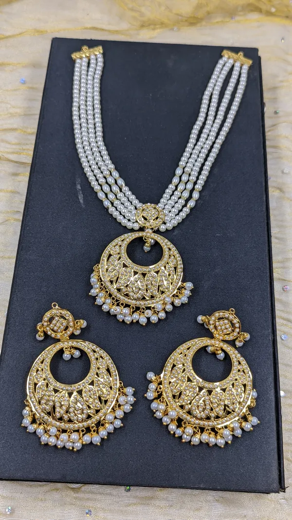 Kiran_Chandbali_Pearls_Necklace_Set