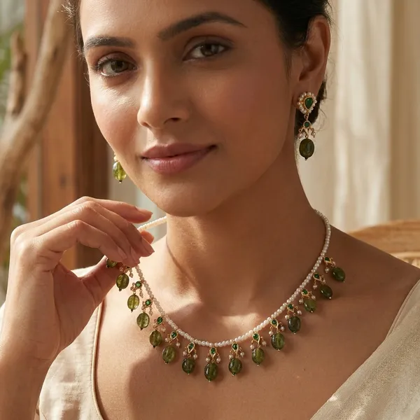 Dina_Delicate_Emerald_Premium_Necklace_Set_For_Women