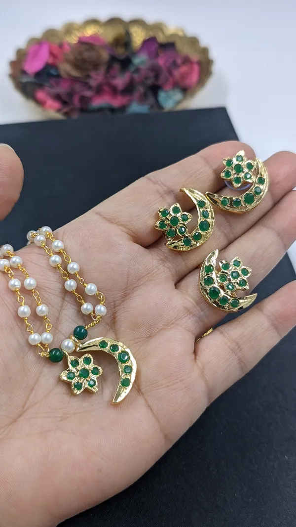 Chandtara_Emerald_Pendant_Set_And_Ring