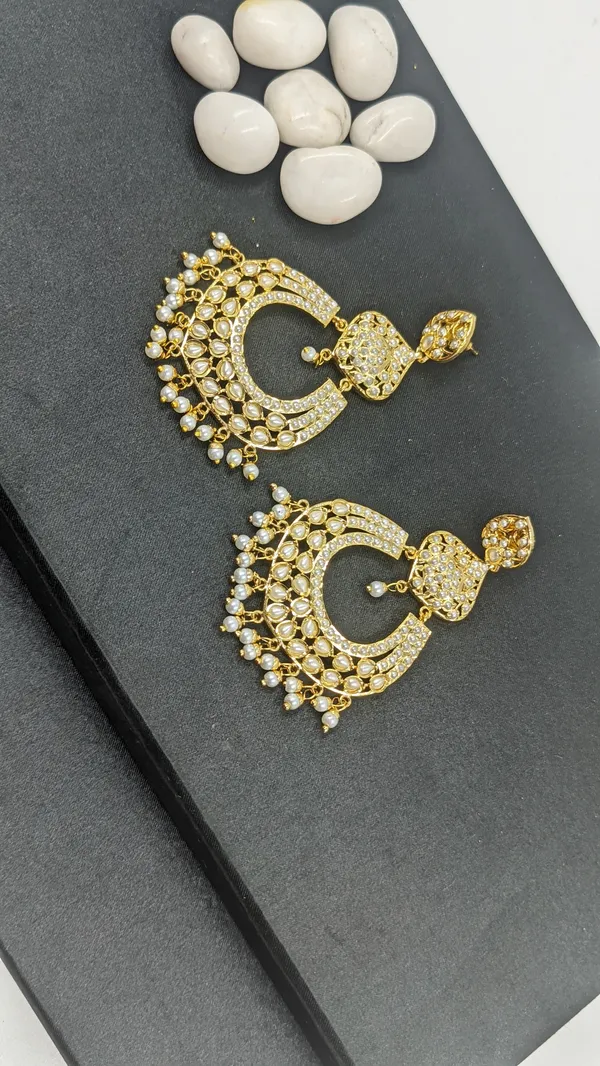 Nyra_Pearls_Chandbali