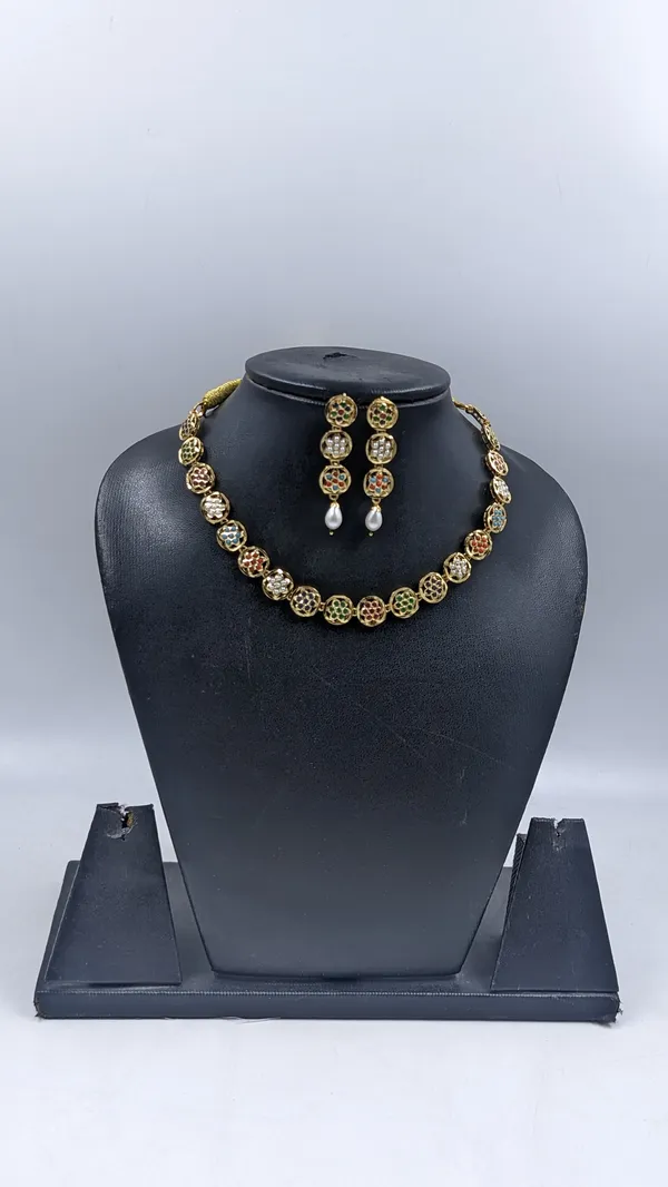 Siya_Navratan_Necklace_Set_