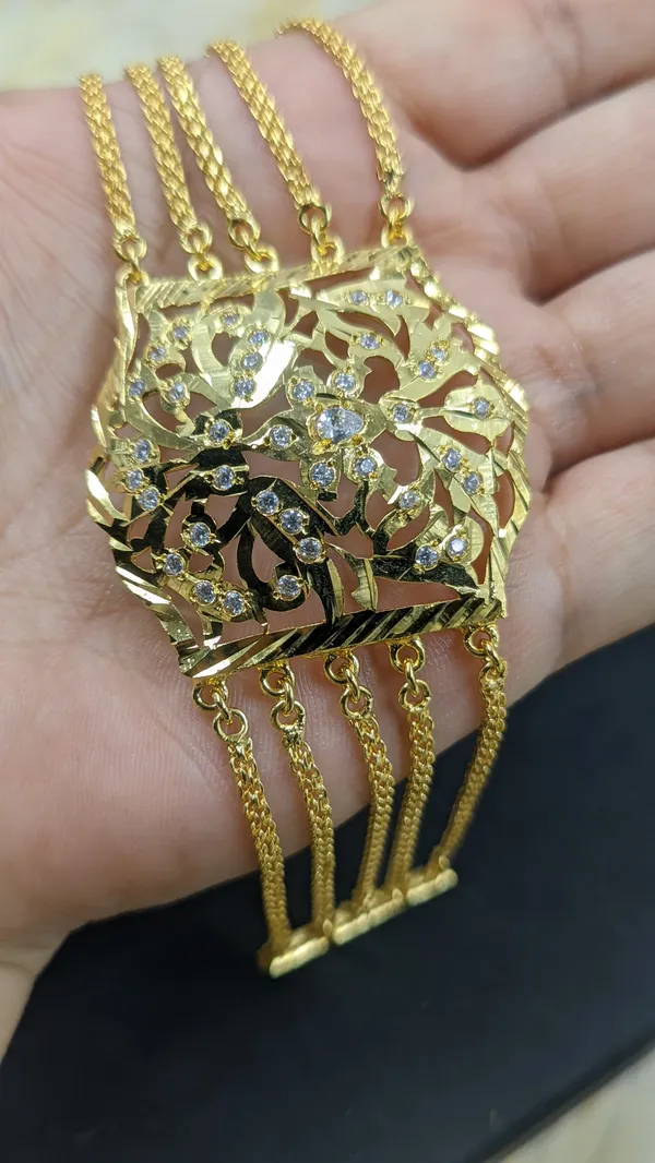 Ishel_Golden_Premium_Bracelet_For_Women