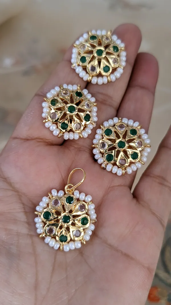 Phool_Emerald_Premium_Pendant_Set_For_Women