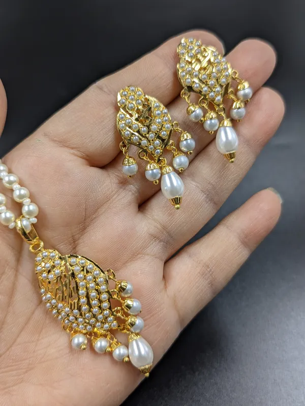 Amira_White_Premium_Pendant_Set_For_Women