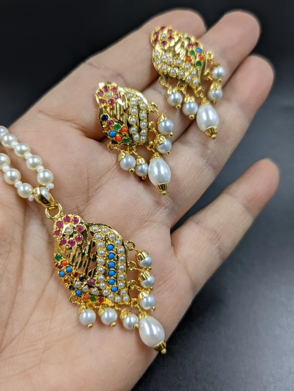 Amira_Navratan_Premium_Pendant_Set_For_Women