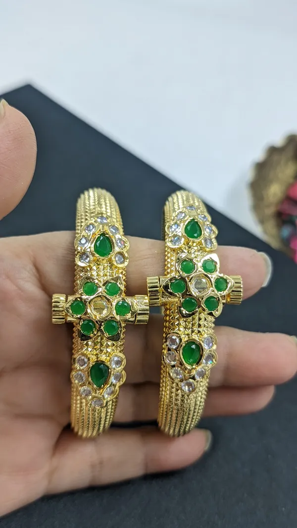 Tradition_Emerald_Premium_Kada_For_Women