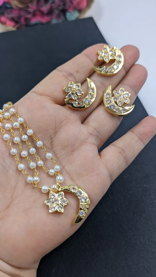 Chandtara_Golden_Pendant_Set_with_adjustable_Finger_ring