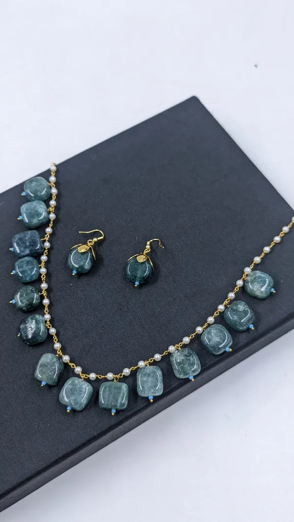 Soha_Delicate_Blue_Necklace_Set