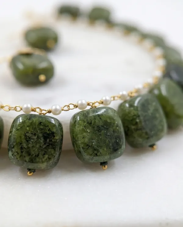 Soha_Delicate_Emerald_Necklace_Set