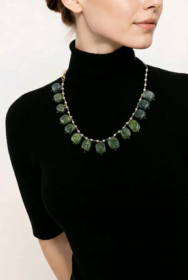 Soha_Delicate_Emerald_Necklace_Set