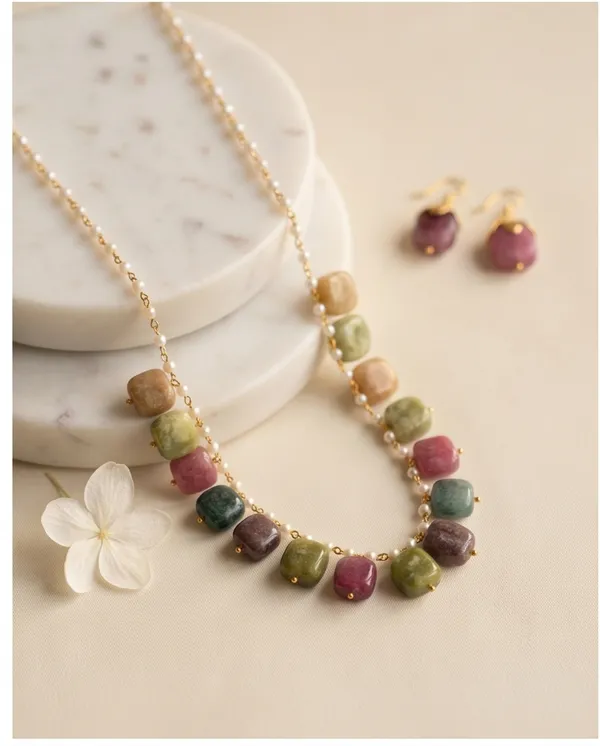 Soha_Delicate_Navratan_Necklace_Set