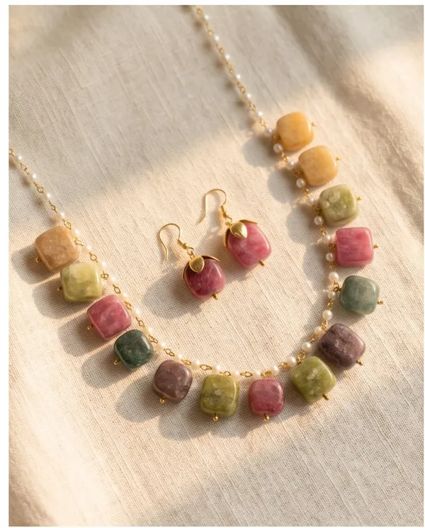 Soha_Delicate_Navratan_Necklace_Set