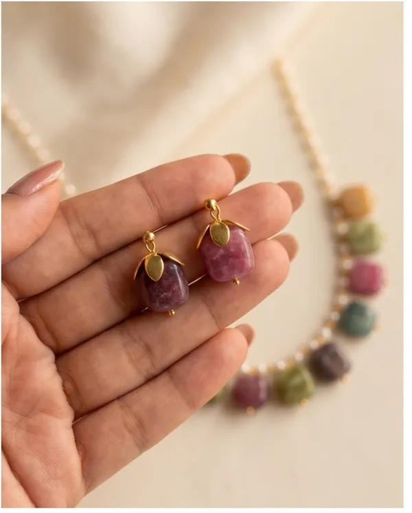 Soha_Delicate_Navratan_Necklace_Set