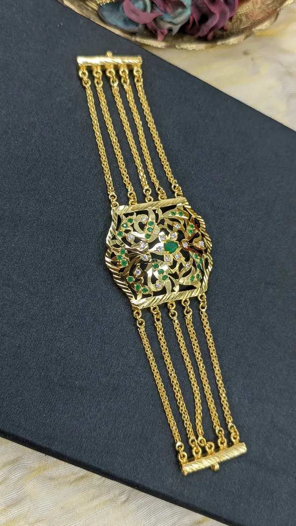 Ishel_Emerald_Premium_Bracelet_For_Women