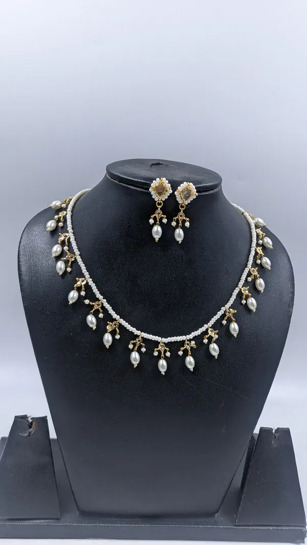 Dina_Delicate_Pearl_Necklace_Set_