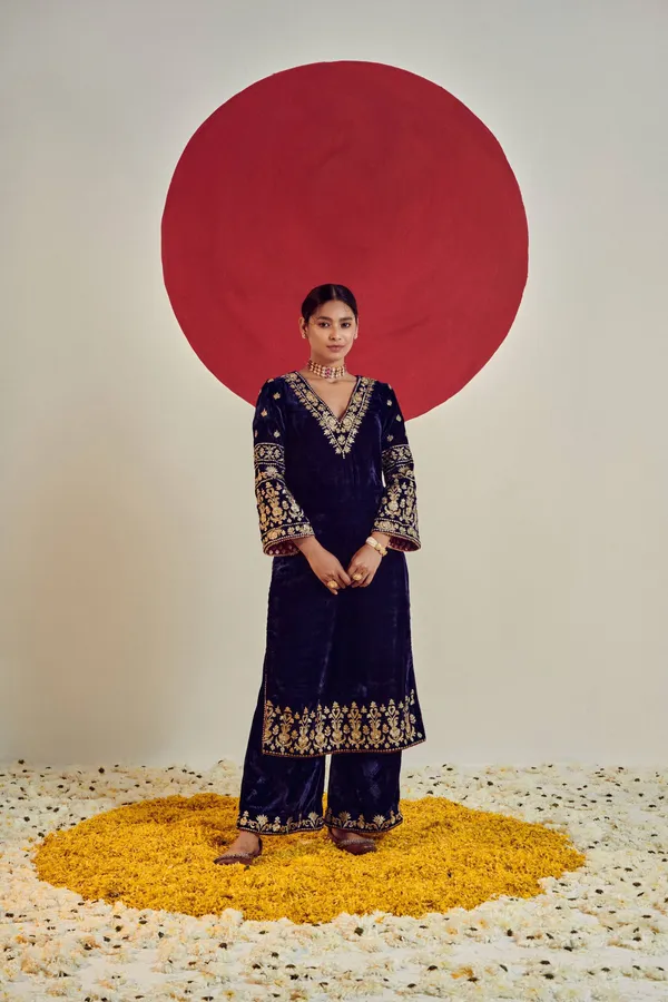 NAVY_BLUE_3_Pieces_Suit_with_top,_Bottom_&_Dupatta