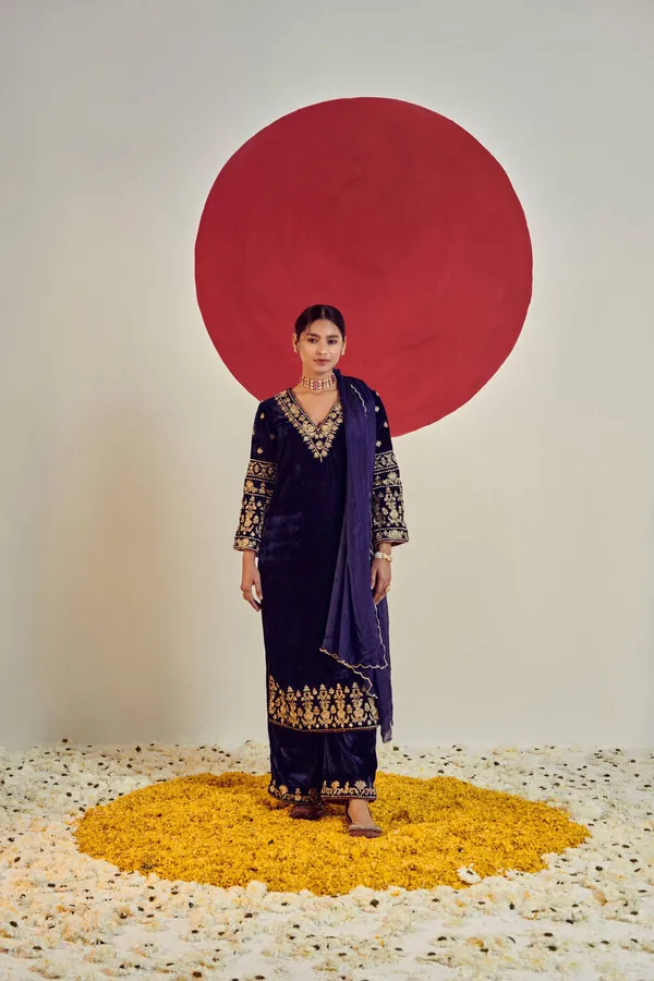 NAVY_BLUE_3_Pieces_Suit_with_top,_Bottom_&_Dupatta
