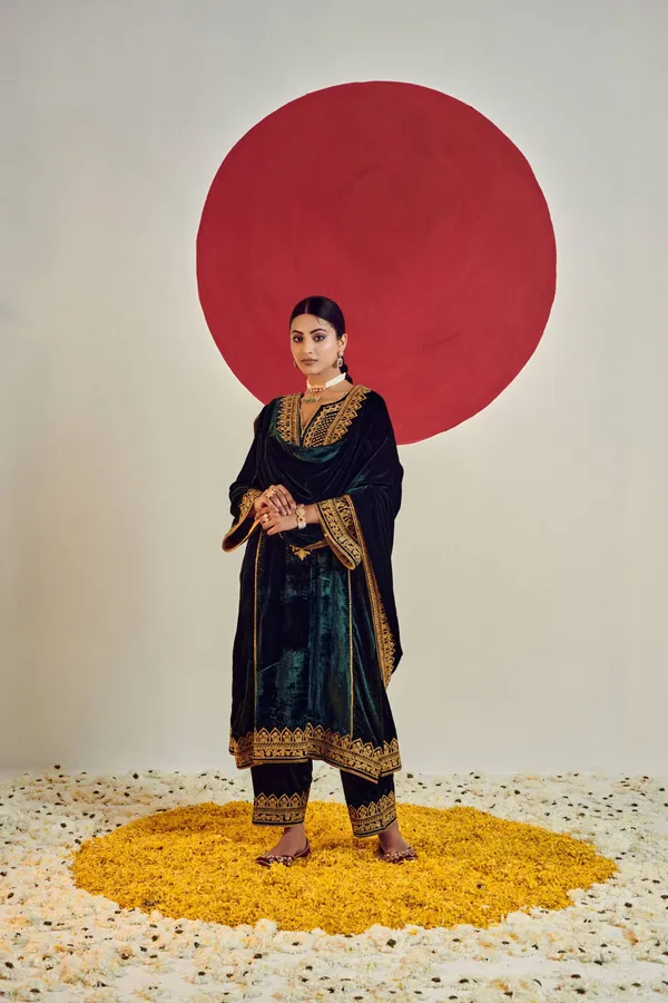 NAVY_BLUE_3_Pieces_Suit_with_top,_Bottom_&_Dupatta