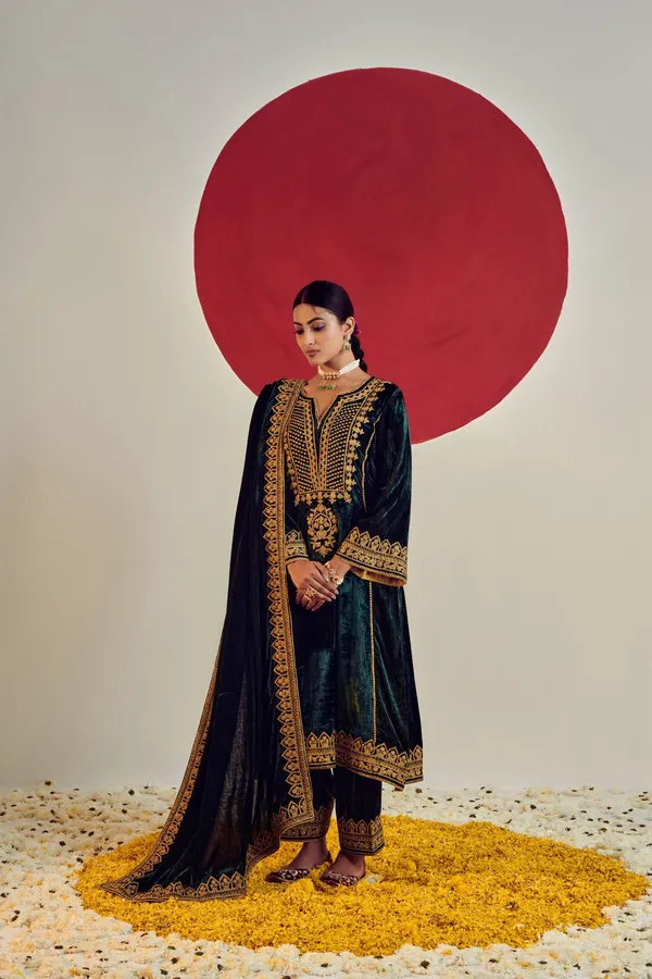 NAVY_BLUE_3_Pieces_Suit_with_top,_Bottom_&_Dupatta