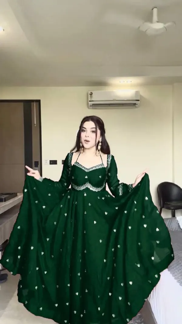 EMERALD_GREEN_Anarkali_Graceful_Look