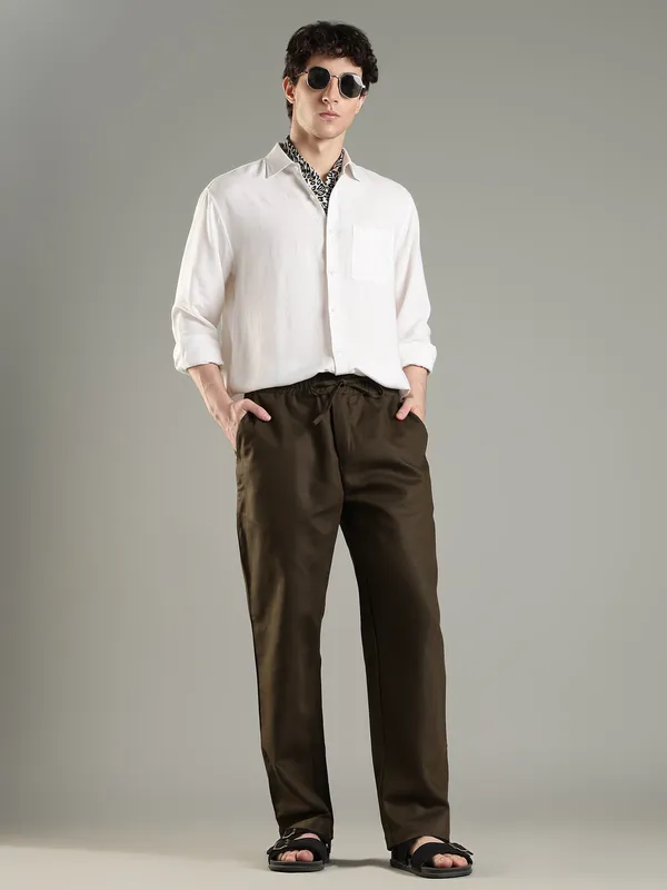 Olive_Cotton_Linen_Blend_Drawstring_Trousers_For_Men